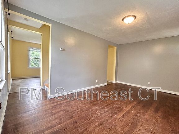 3rd image of 60 Hawthorne Dr