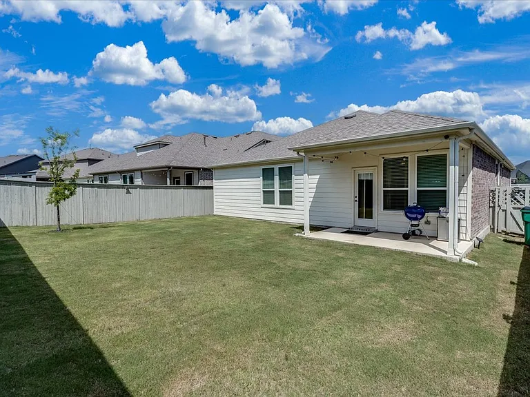 1304 Starling St — Photo 36
