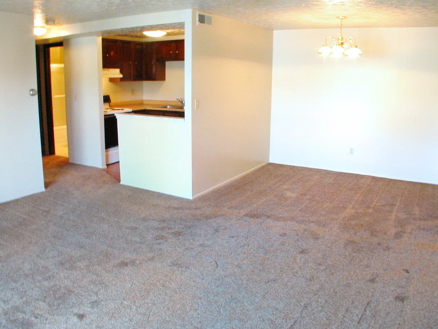College Park Apartments — Photo 4