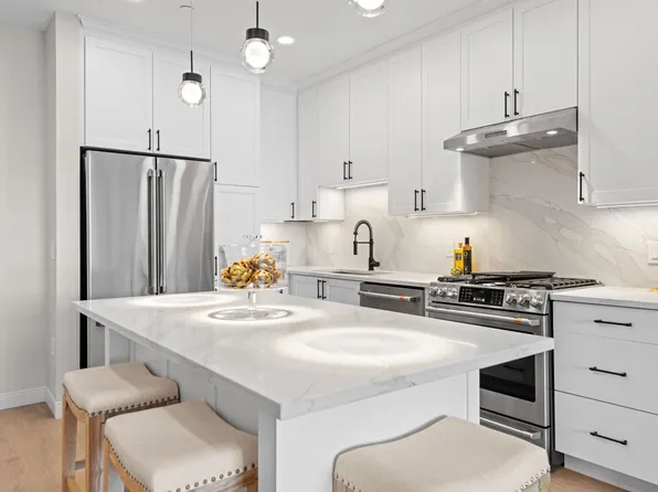 18 Artisan Drive #212, Salem, NH 03079