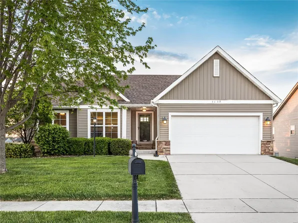3139 Alexandria Dr, Glen Carbon, IL 62034