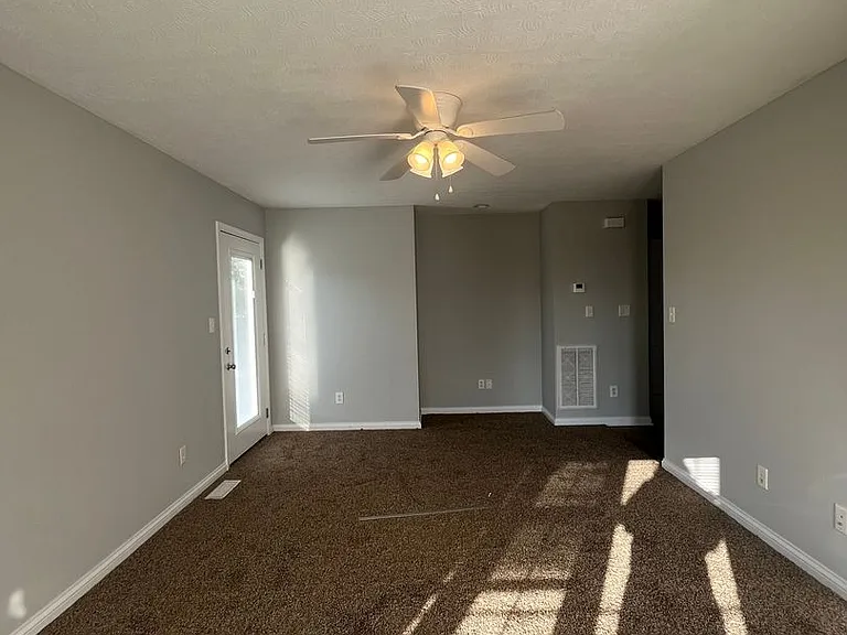 332 Sandy Ct — Photo 2