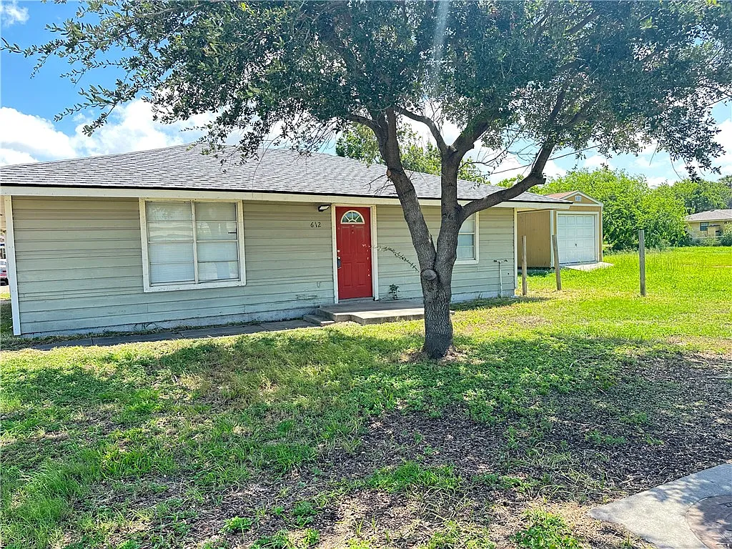 2 bed, 1.0 bath, 1056 sqft, $1,450 — Photo 2