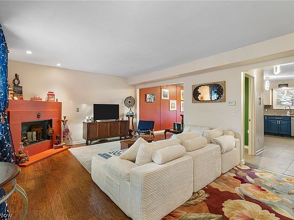 5th image of 20520 Detroit Rd