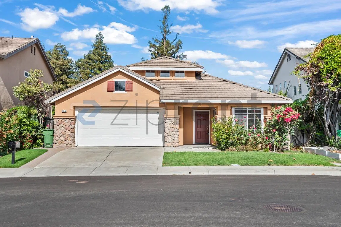3 bed, 1114 sqft, $4,500 — Photo 1