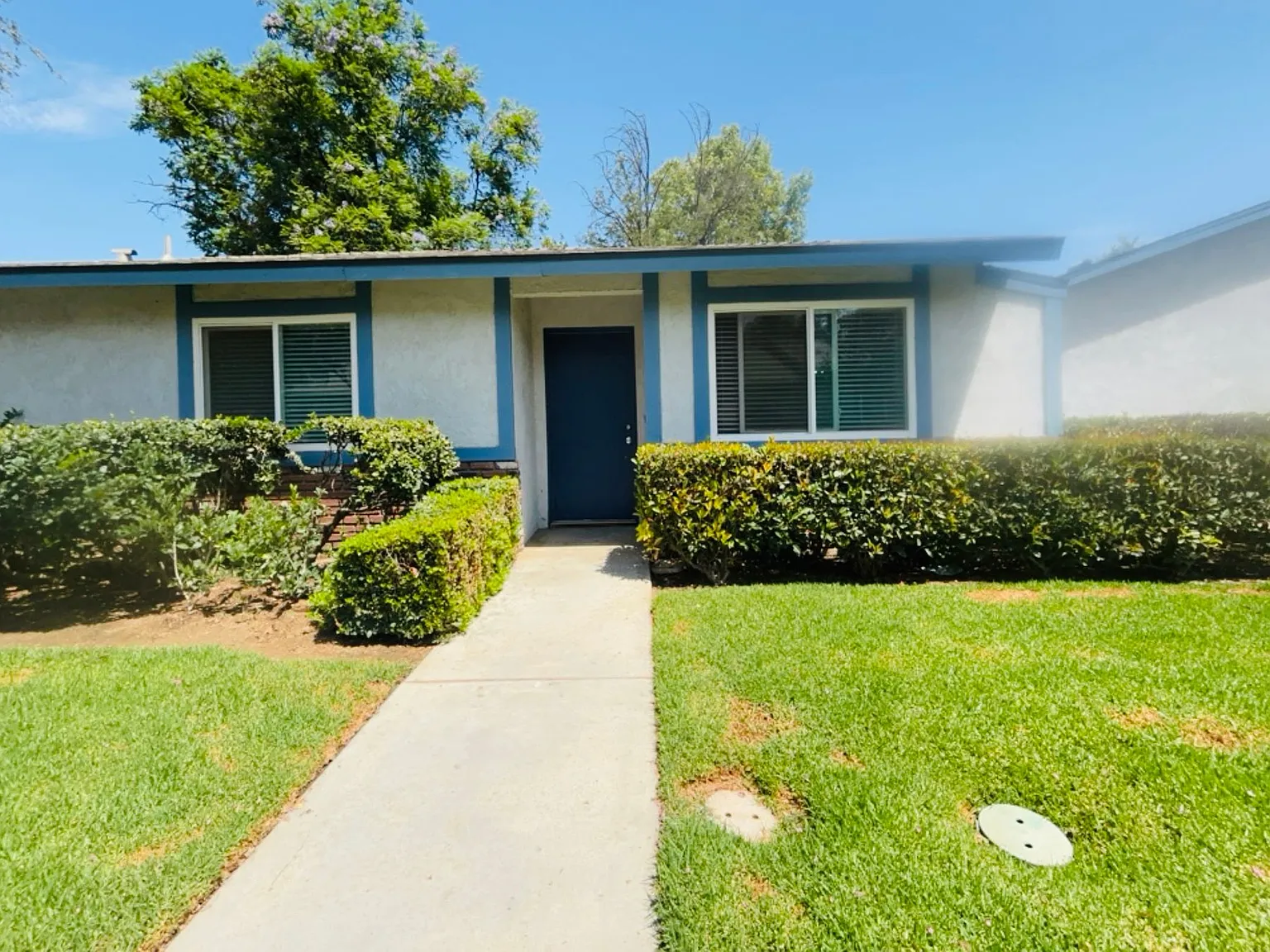 Charming Renovated 1 Bedroom Apartment Near Riverside's Historic Wood Streets Available Now — Photo 4