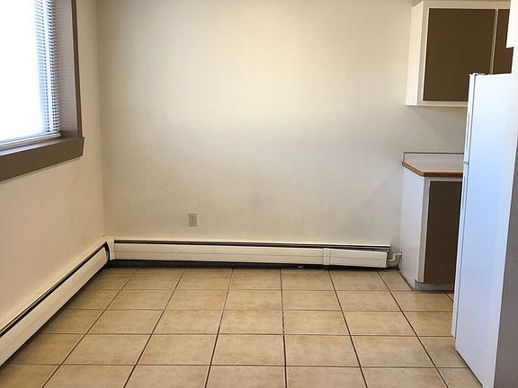 3rd image of 600 S Gillette Ave APT 3