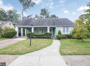 138 Lake Dr, Bellmawr, NJ 08031