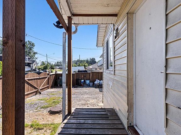 5th image of 12768 112b Ave