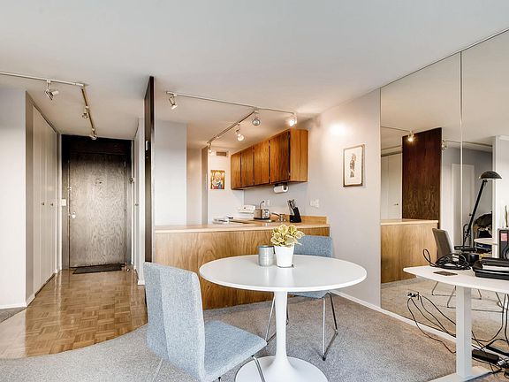 Parquet floor entry, Open Kitchen