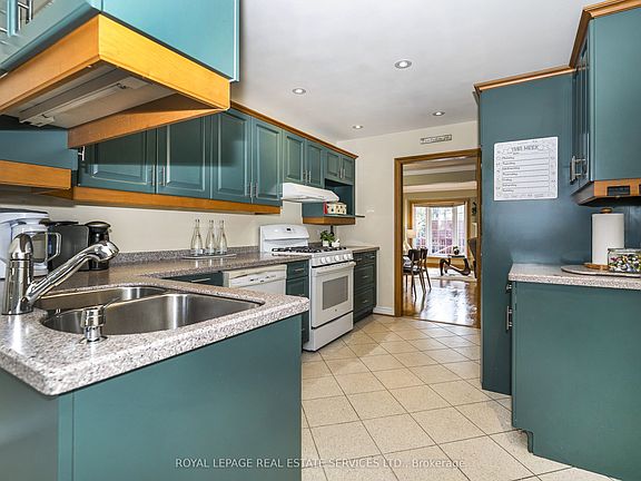 4th image of 336 Queen St S #3