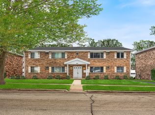 889 Jefferson Ave APT B, Elgin, IL 60120