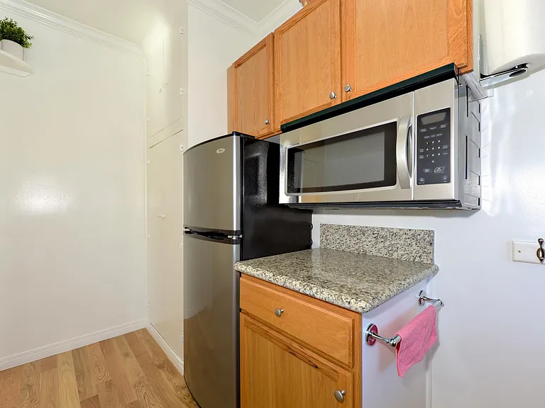 1650 Winona Blvd #4 — Photo 12