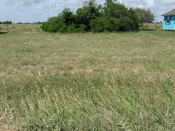 32 Snook Dr, Palacios, TX 77465