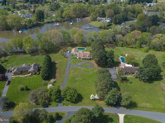 3rd image of 208 Brickhouse Dr