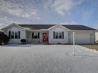 2003 Juniper Dr, Mahomet, IL 61853