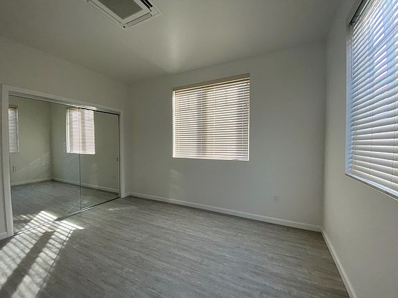 5th image of 4540 Ingraham St #B2