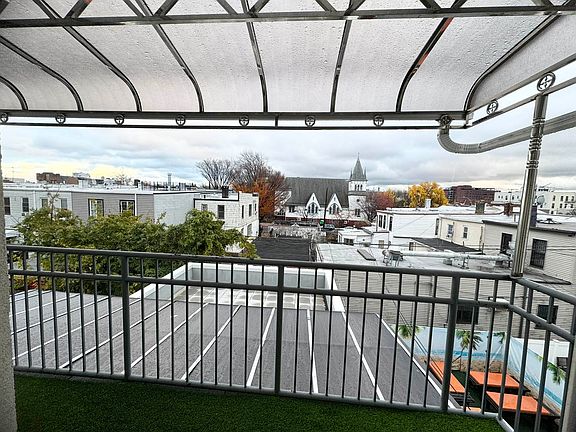 4th image of 21-75 Steinway St #3