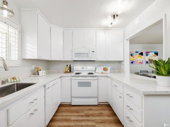 5th image of 4096 17th St APT 101