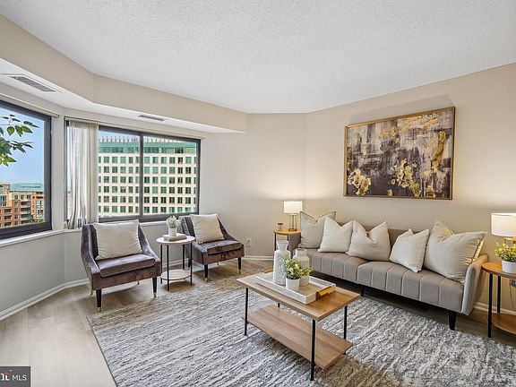 4th image of 900 Stafford St #1102