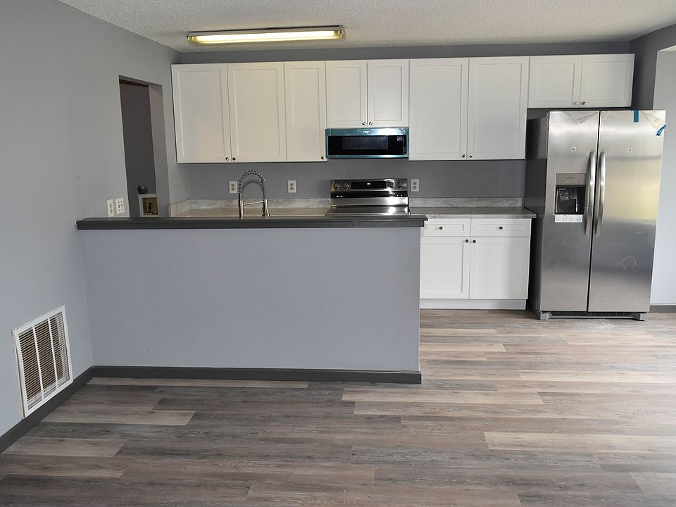 2nd image of 153 Rockyreef Cir
