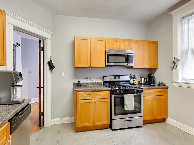 810 S Austin Blvd #1 — Photo 9