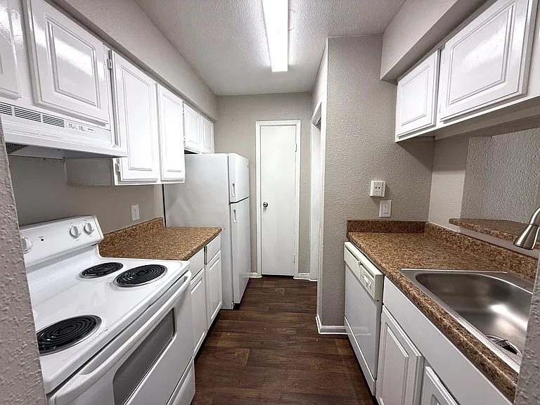 Rockridge Springs Apartments — Photo 11
