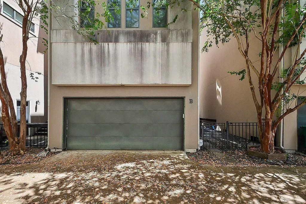 3 bed, 3.0 bath, 1936 sqft, $3,000 — Photo 1