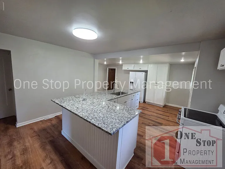 7111 Brooklyn Ave — Photo 12