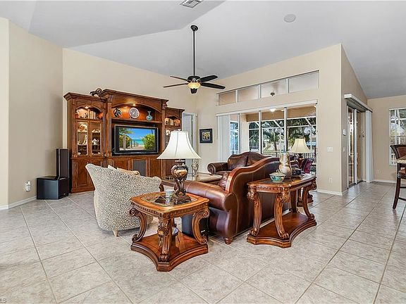 4th image of 2207 SE 20th Ave