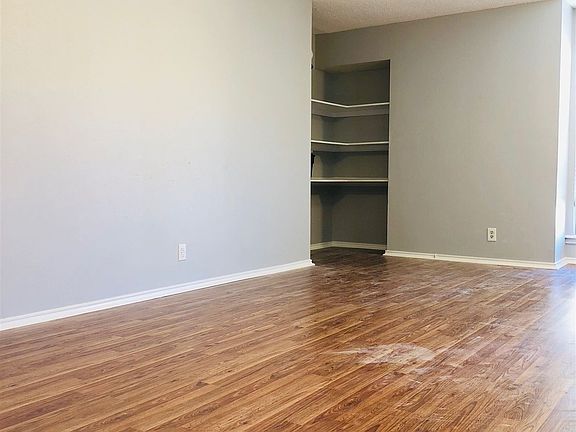 4th image of 10541 Starcrest Dr
