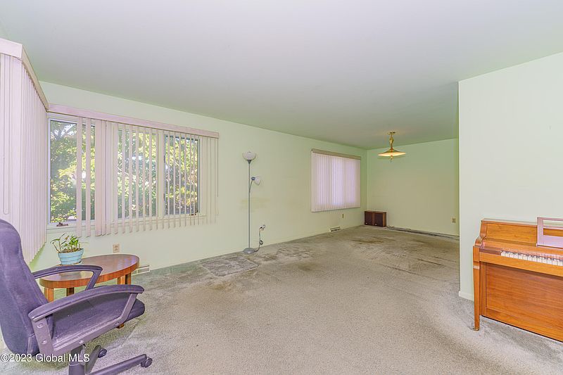 5th image of 111 Terrace Avenue