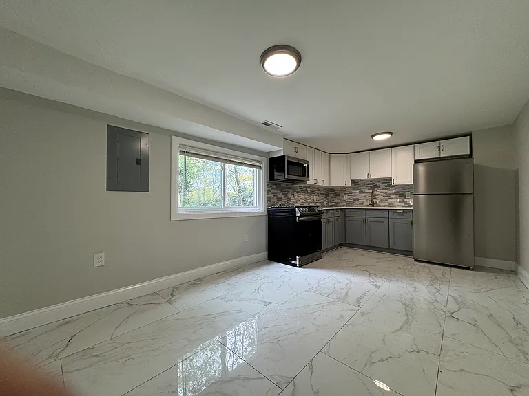 62 Miller St #B1 — Photo 10