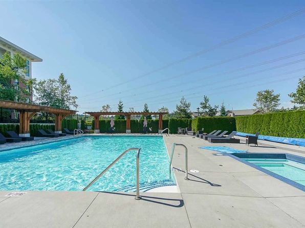 2 bedroom rental in Surrey — photo 2