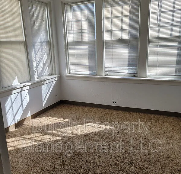 441 Locust St — Photo 8
