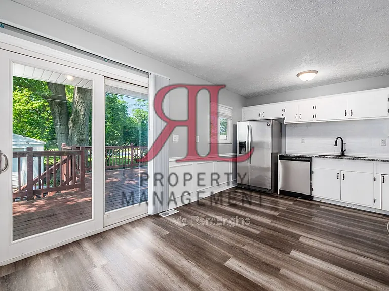 363 Regents Rd — Photo 11