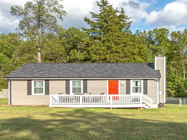 1171 Salem Lake Rd, Winston Salem, NC 27107