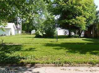 215 W Adams St, Clinton, IL 61727