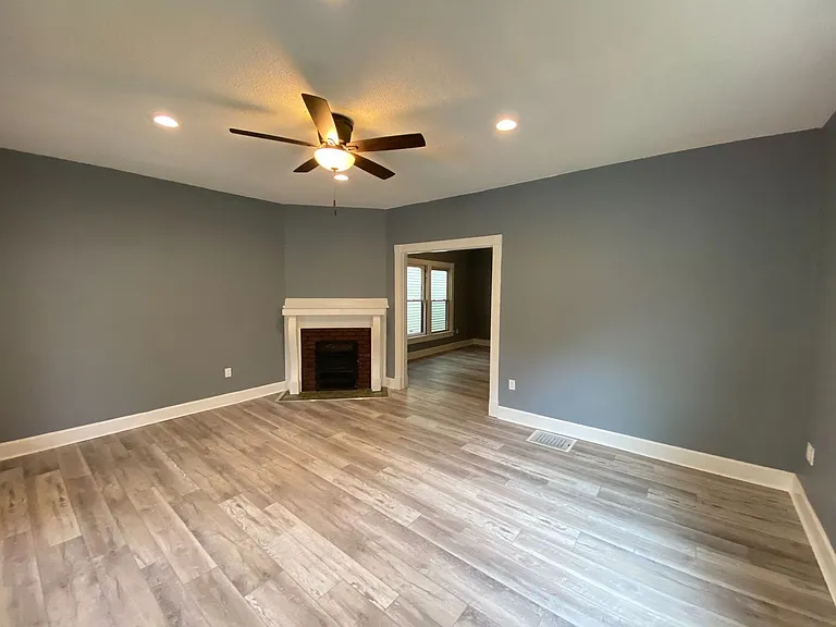 319 Park Dr — Photo 3