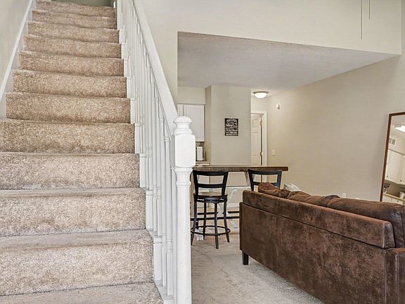 4th image of 400 Cambridge Circle #L-6