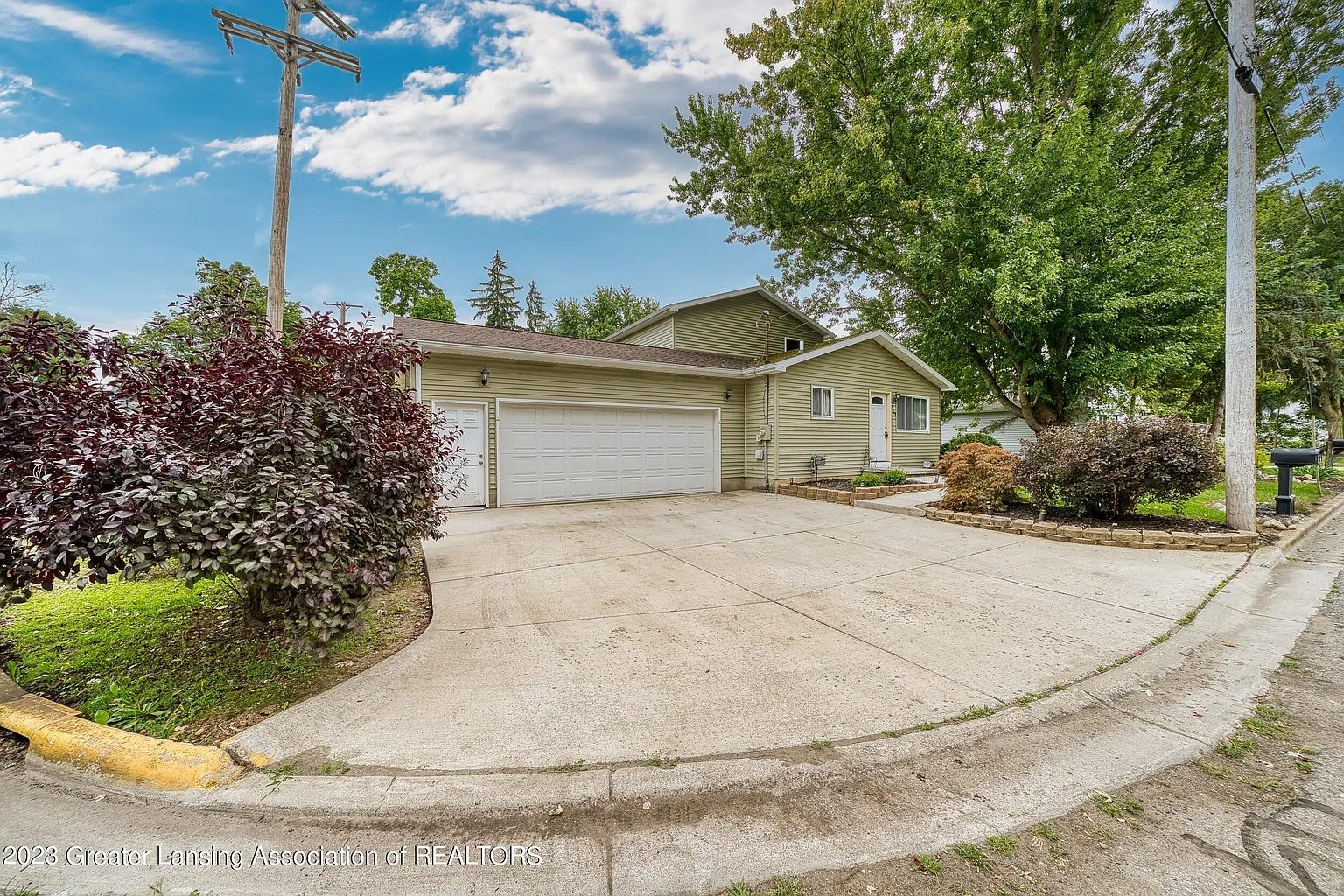 303 Woodworth St photo 1