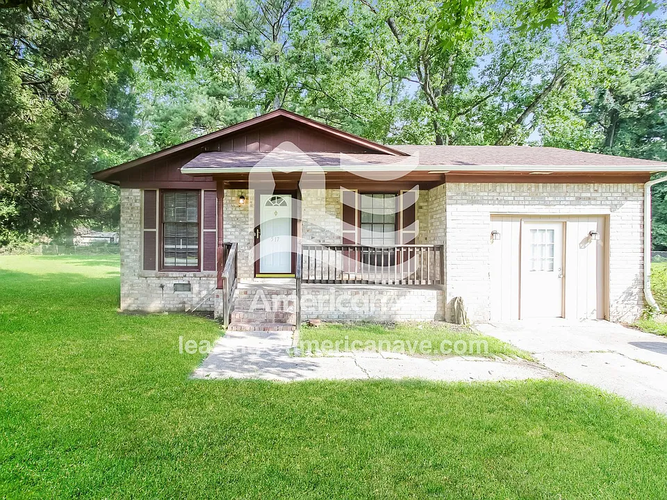 517 Riverside Ln