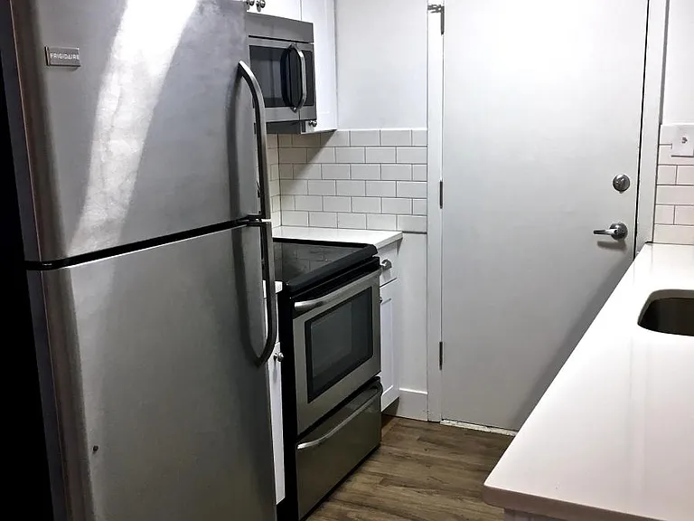 721 Lepere Ave #D — Photo 3