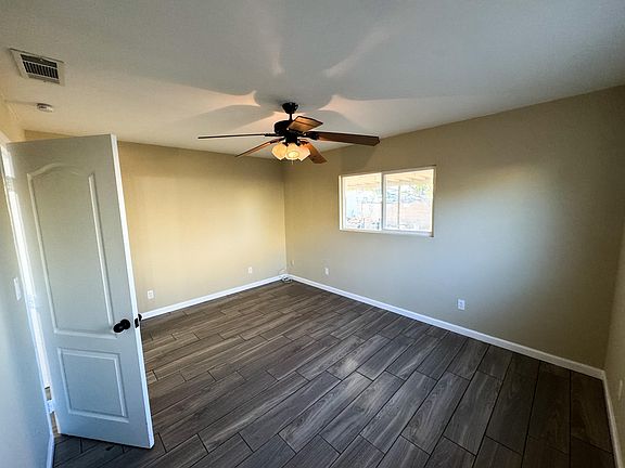 MASTER BEDROOM. #4