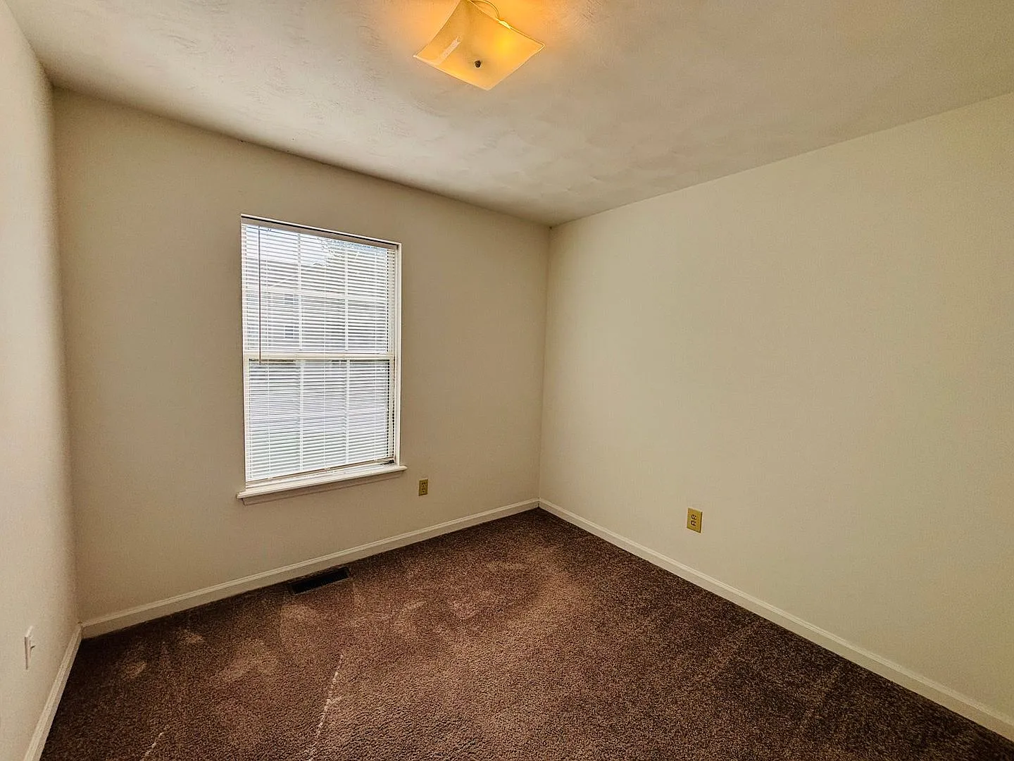 4 Bedroom 2.5 half Bath Townhouse — Photo 2