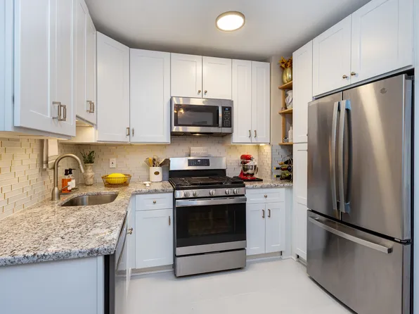 2621 Palisade Avenue image 5 of 18