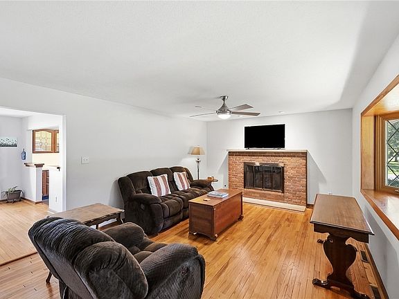 3rd image of 1440 Howell Rd