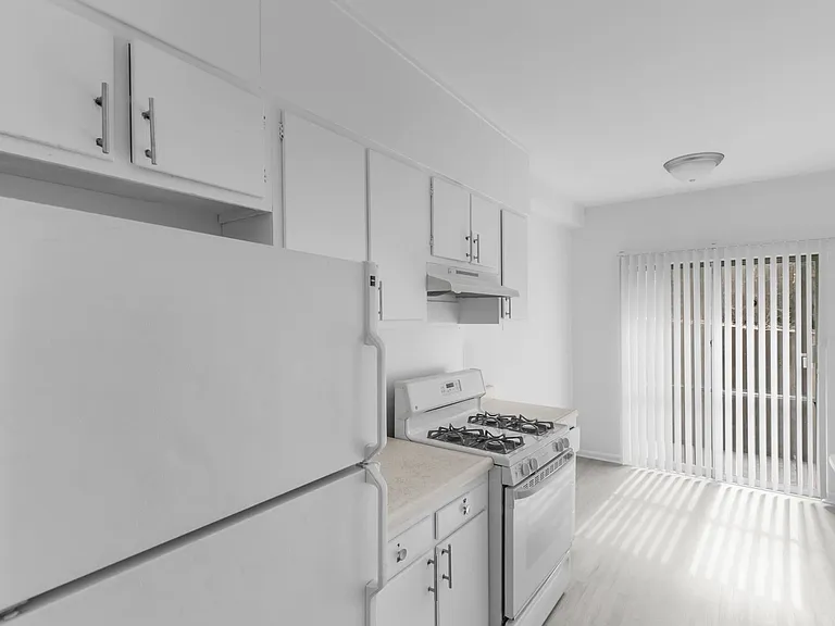 Oakmont Apartments — Photo 36