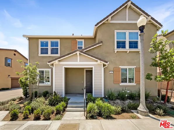 384 Tibbetts St, Santa Paula, CA 93060