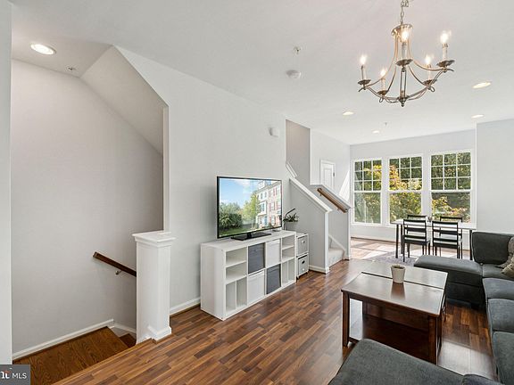 4th image of 13293 Orsay St #701